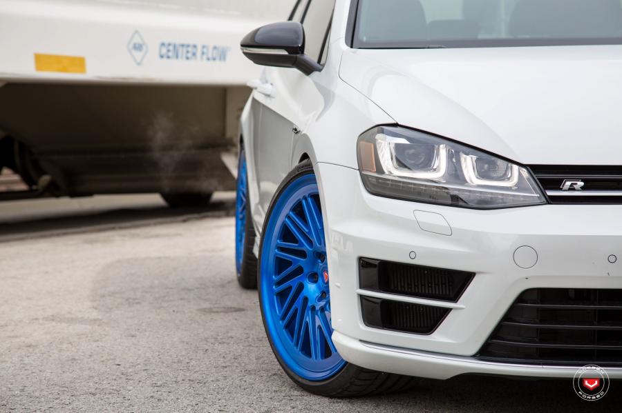 Детали экстерьера Volkswagen Golf R on Vossen Wheels (LC-105T) 2017 года  (фото 4 из 23)